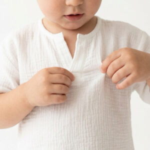 Erkek Çocuk V Yaka Müslin Tişört & Dar Paça Pantolon Takımı